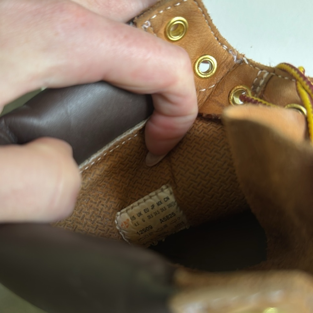 Timberland Tan Leather Boots - Picture 6 of 7